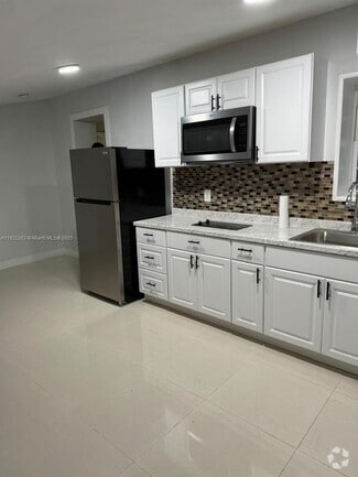 Building Photo - 620 SW 69th Terrace