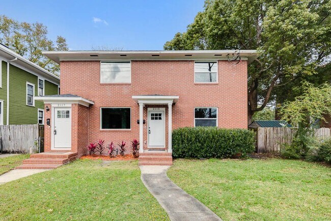 Foto del edificio - Charming 2-Bedroom Duplex in Riverside Jac...