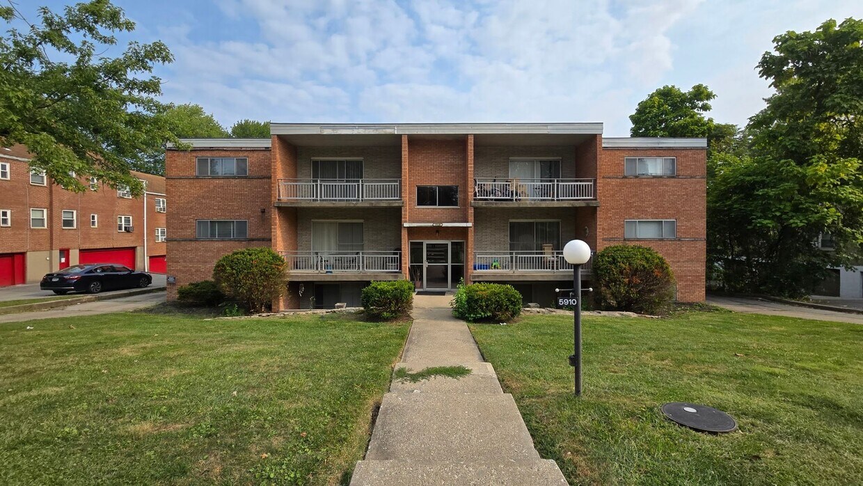 Foto principal - 5910 Belmont Ave