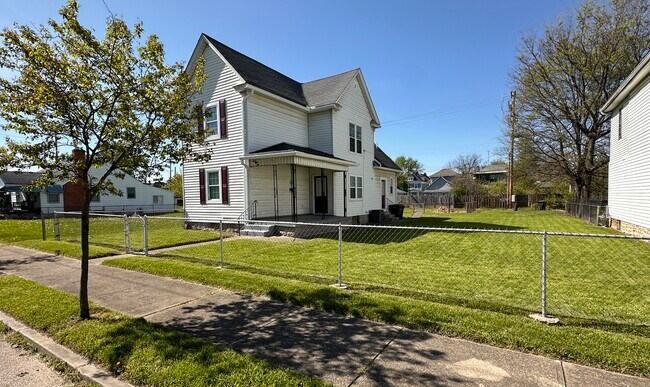Large fenced in yard - 756 Campbell Ave