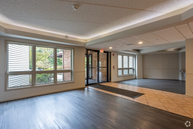 Vestíbulo - Sycamore Crest 55+ Senior Apartments