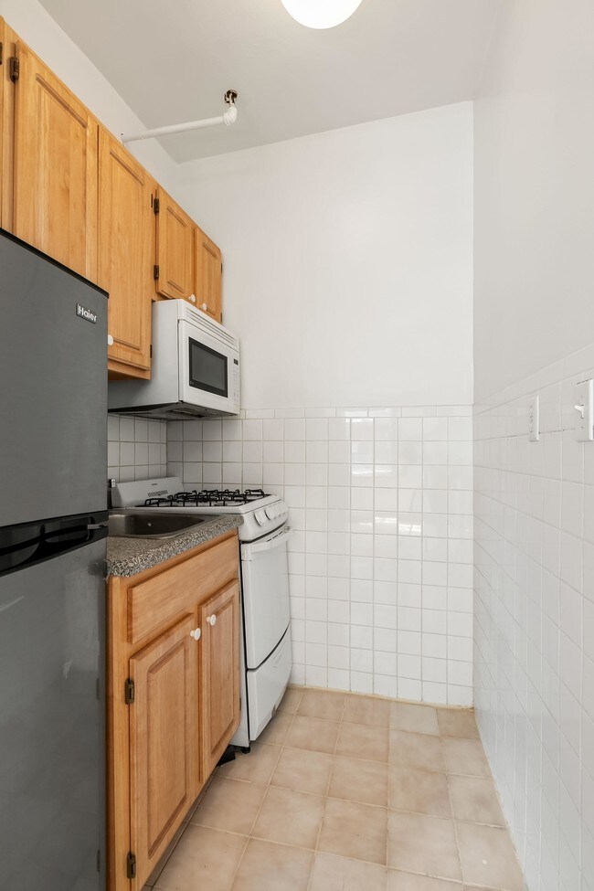 49 Perry St Unit 1W, New York, NY 10014 Room for Rent in New York, NY