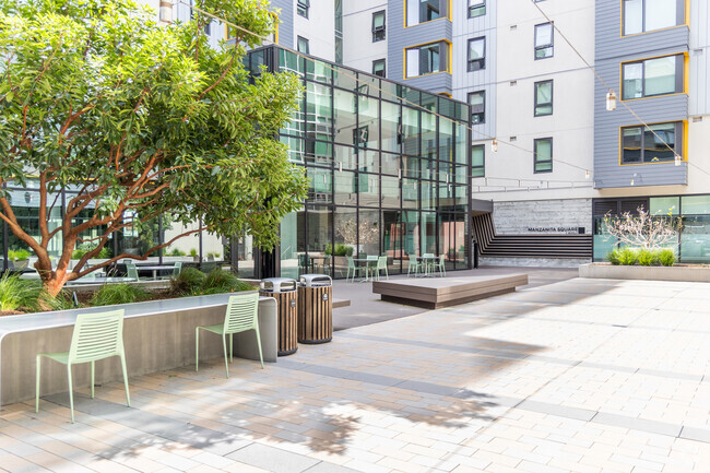 courtyard - Manzanita Square