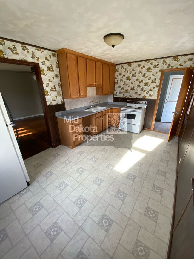 Foto del edificio - 1000 W 3rd- 5 bedroom, 2 bathroom, Attache...