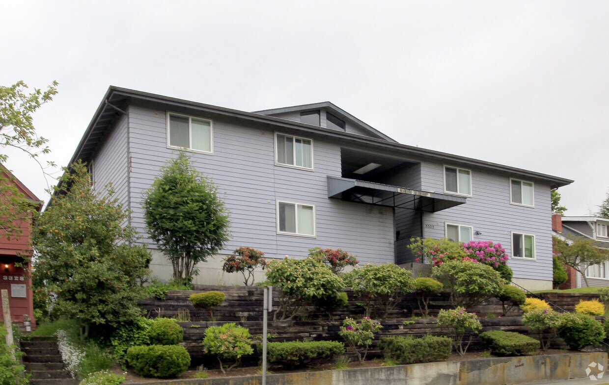 Foto principal - 3322 Oakes Ave