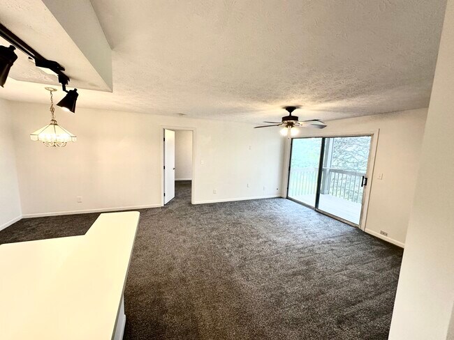 Building Photo - 8919 Eagleview Dr