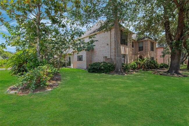 Building Photo - 1126 Crossroads Dr