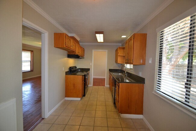 Building Photo - 10271 Croydon Way