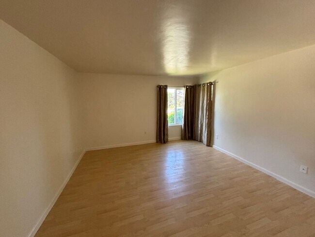 Foto del edificio - 4809 Treanna Ave