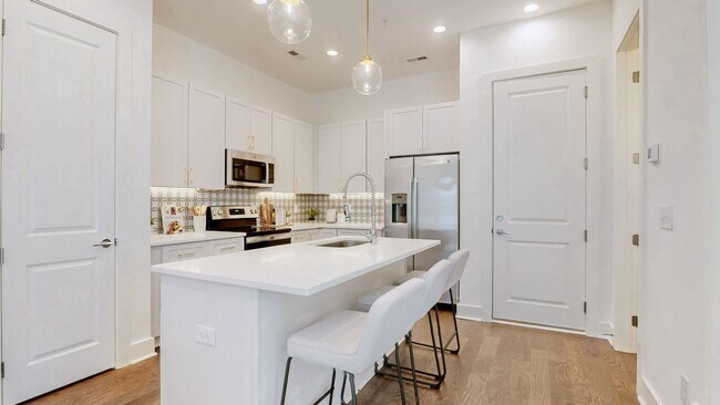 Building Photo - Sleek 3BR Stunner Near Historic Downtown Franklin