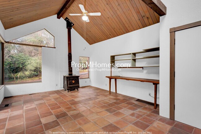 Foto del edificio - Rare Three Bedroom Gem in SW Portland!