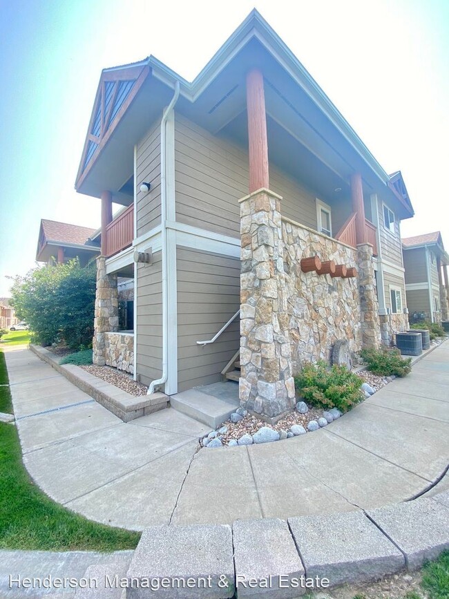 Building Photo - 2 br, 2 bath House - 1301 Lake Circle #10F