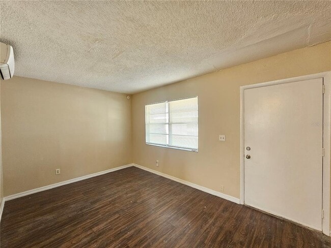 Foto del edificio - 201 Northwest Jefferson Cir N