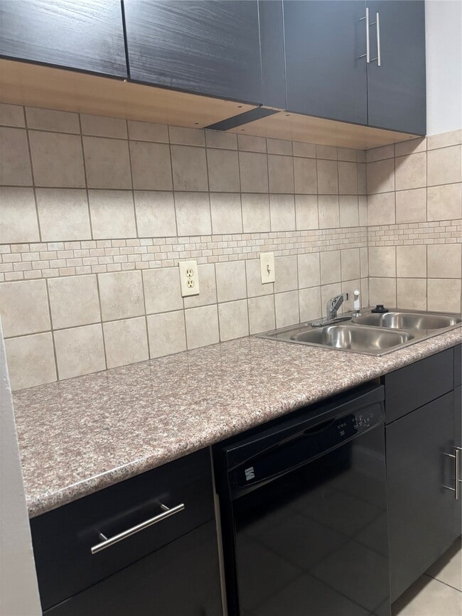 Building Photo - 5550 N Braeswood Blvd