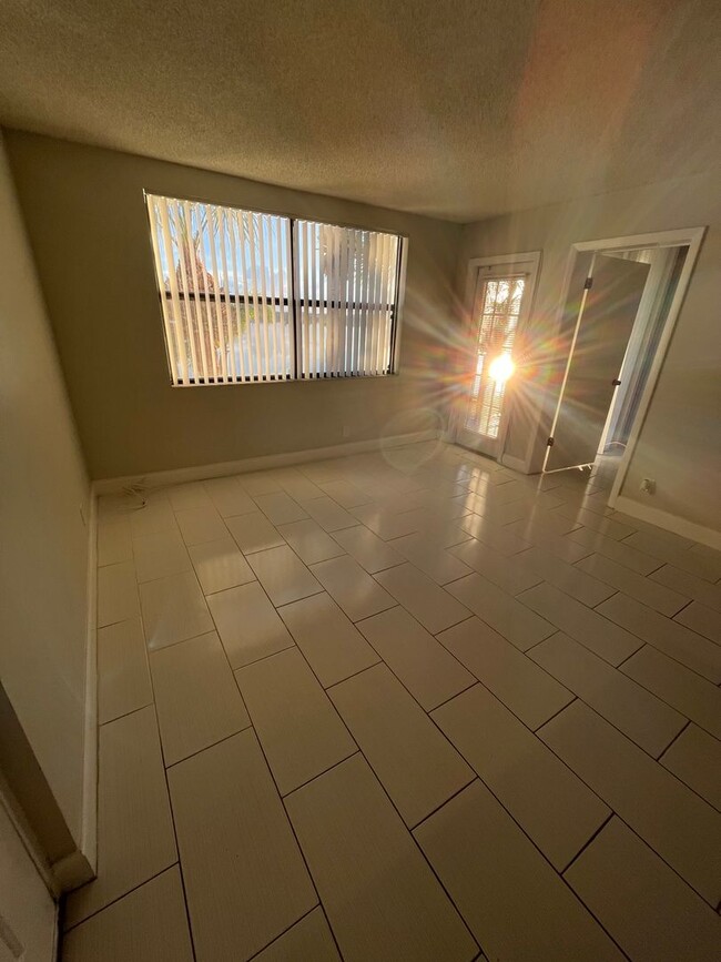 Photo - ONE BEDROOM ONE BATHROOM with FULL LAKE VIEW! Apartment