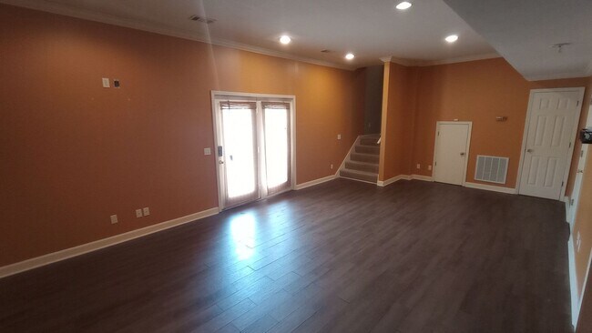 Foto del edificio - 4 bedroom 3 bath Home with Pickleball Cour...