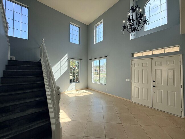 Foto del edificio - Stunning 5-Bedroom Pool Home in Corona is now available for rent