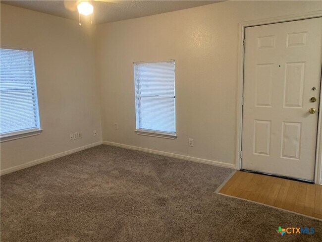 Foto del edificio - 116 W Stacie Rd