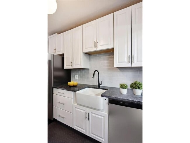 Building Photo - 2008 St Clair Ave