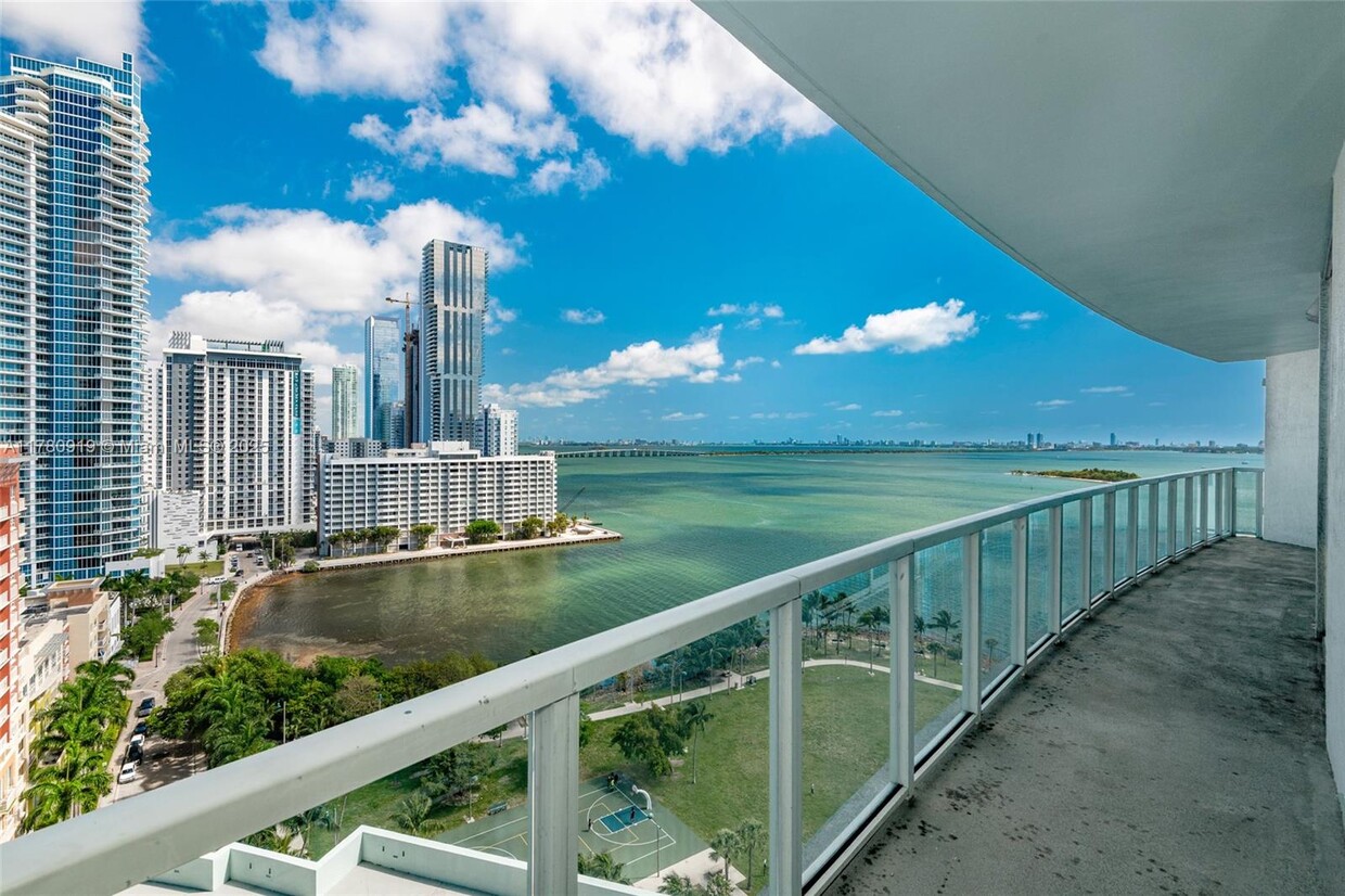 Foto principal - 1900 N Bayshore Dr