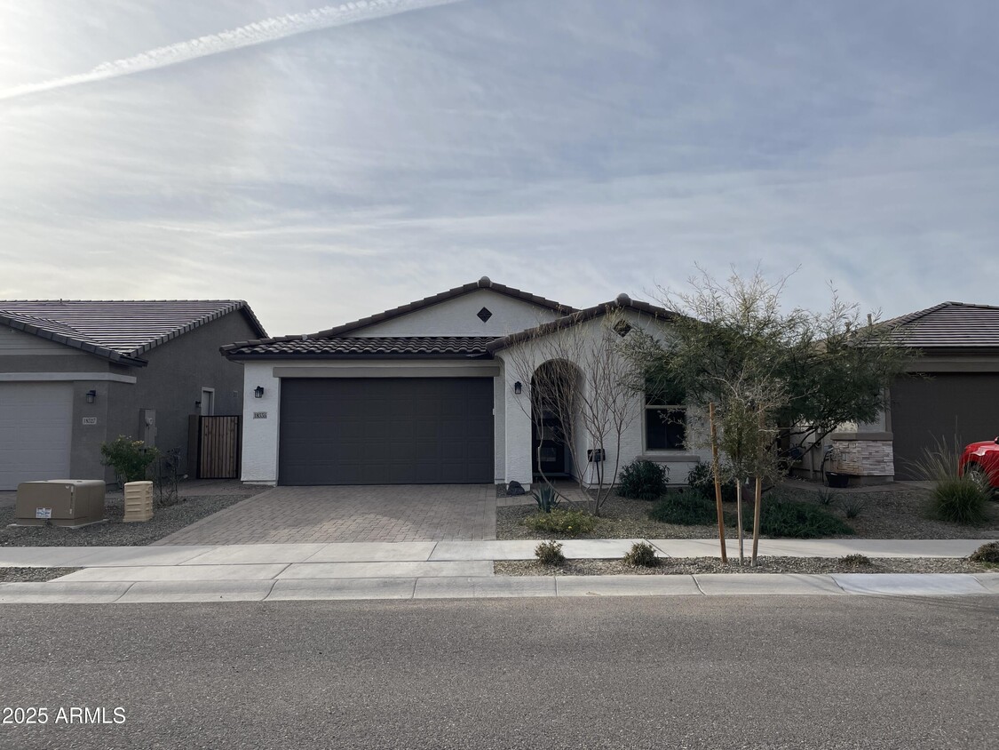 Foto principal - 18335 W Skyline Ct