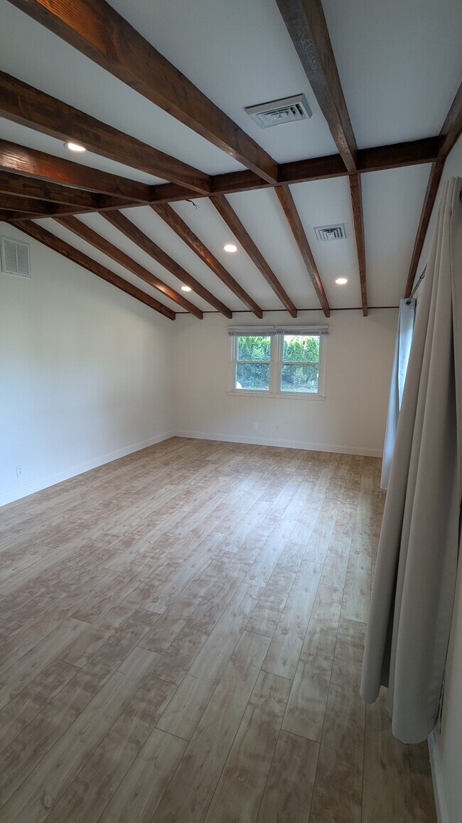 Foto del edificio - 1220 N Cedar Crest Blvd