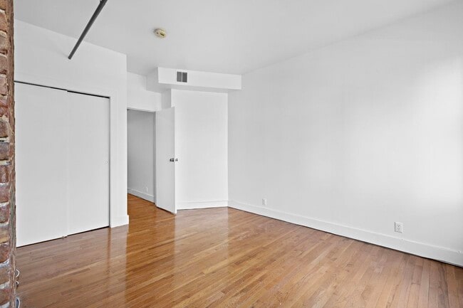 Building Photo - 309 Monroe St