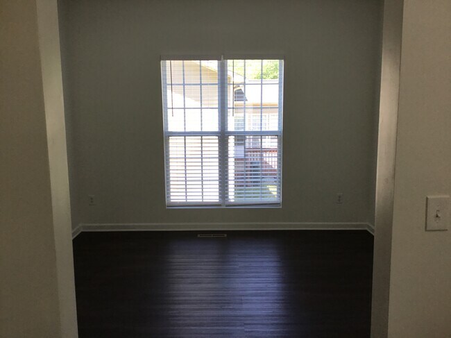 Building Photo - 3051 Canterbury Park