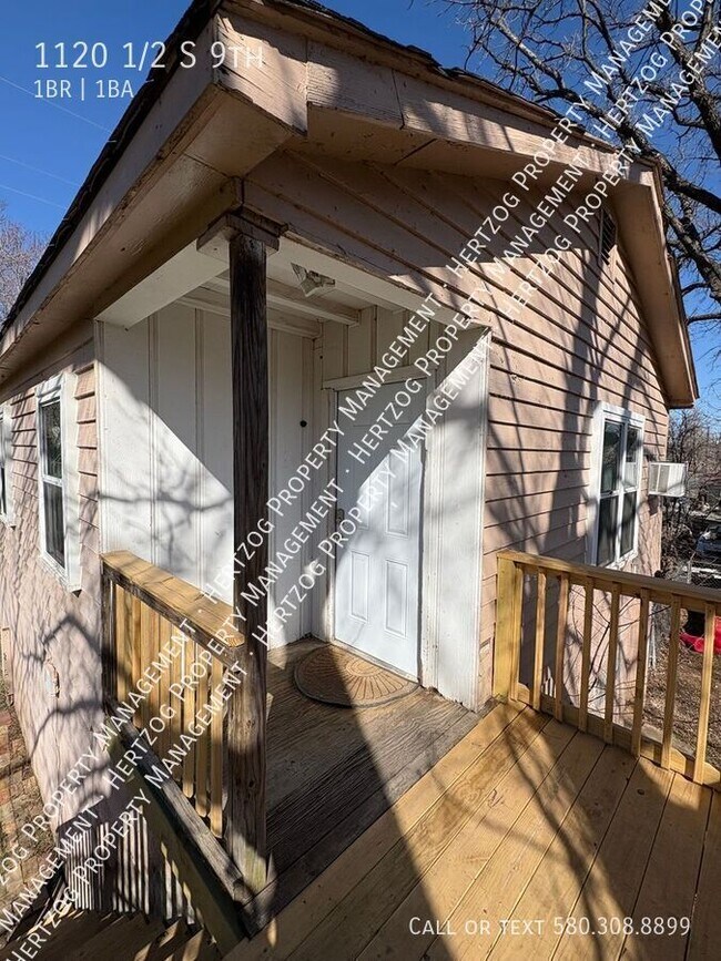 Building Photo - 1120 1/2 S 9th-