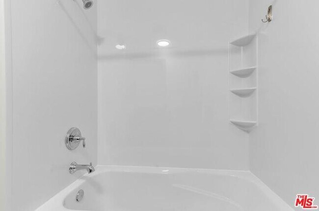 Foto del edificio - 15207 Magnolia Blvd