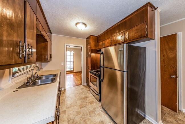 Building Photo - Hardwood Floor Paradise