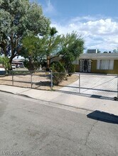 Building Photo - 4549 Oakdale Ave