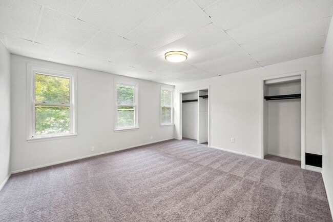 Building Photo - Gorgeous 3 Bedroom in Troy Hill available June 1!