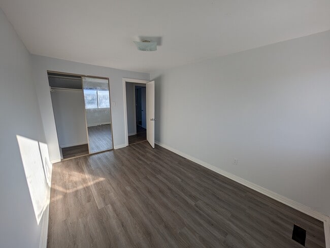 Building Photo - 515 Prince Albert St