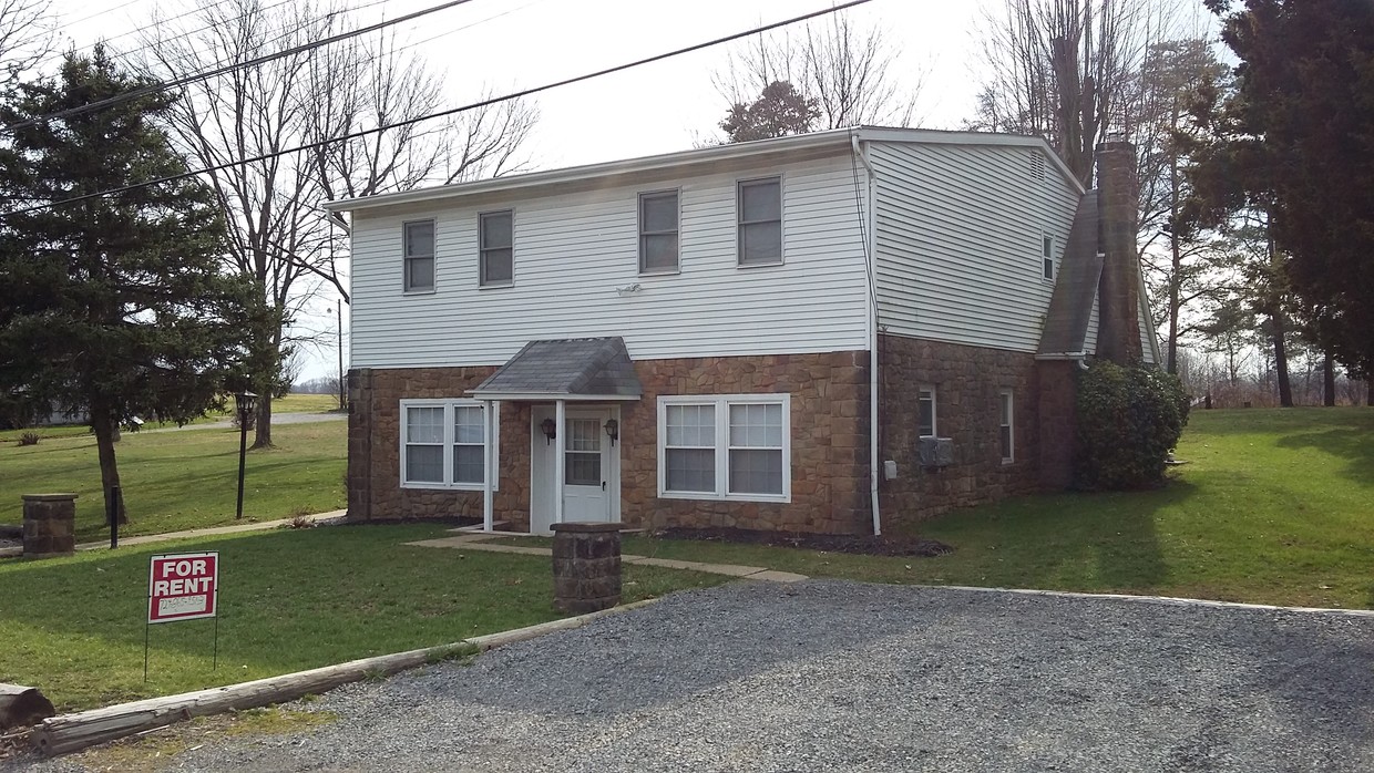 Primary Photo - 670 Perry Hwy