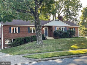 Building Photo - 3250 Faragut Ct