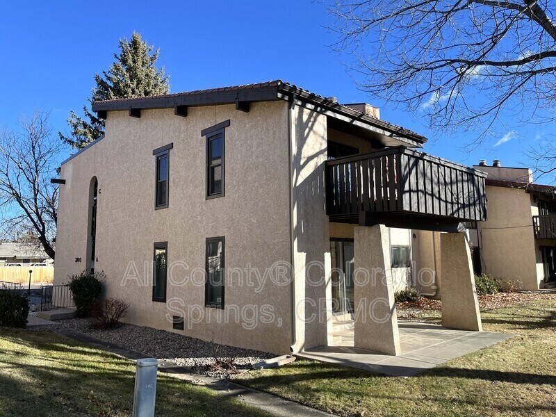 Foto principal - 3105 Broadmoor Valley Rd