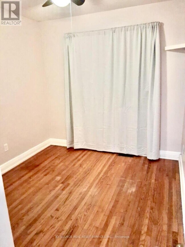 Photo du bâtiment - 146 Langarth St W