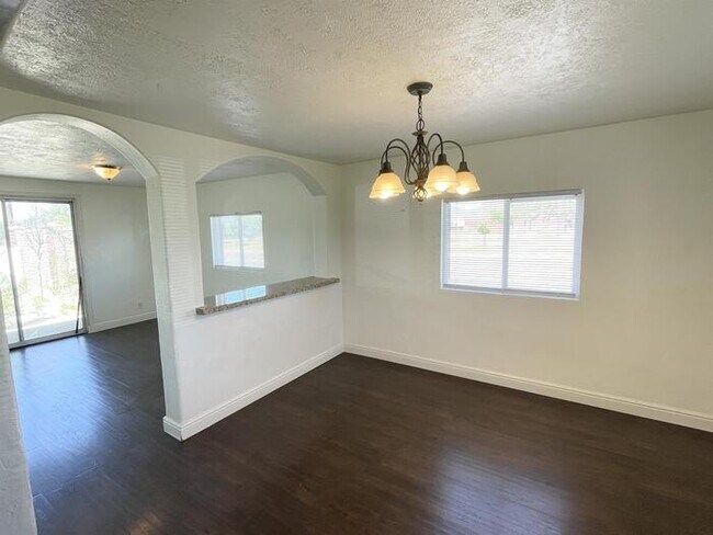 Foto del edificio - Spacious Taylorsville Home