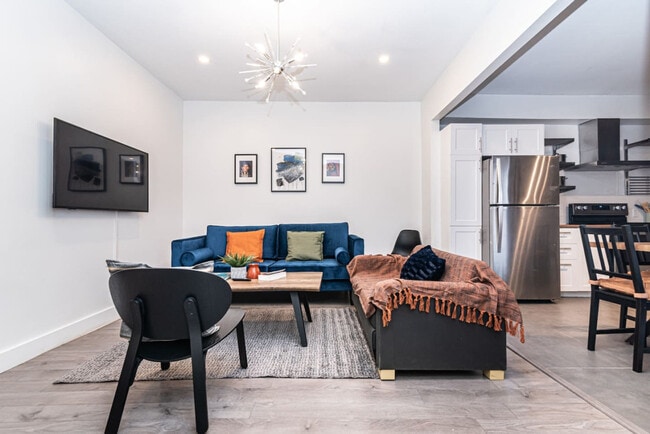 Building Photo - 4006 Rue Hochelaga