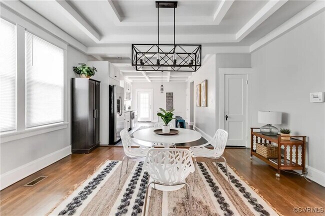 Foto del edificio - 3323 Woodrow Ave