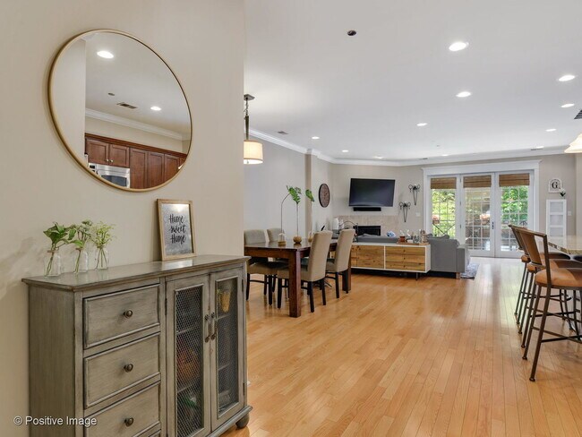 Foto del edificio - 2801 N Oakley Ave