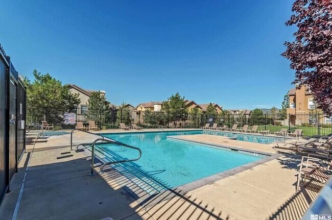 Foto del edificio - Stunning 2-bedroom PLUS LARGE BONUS ROOM/L...