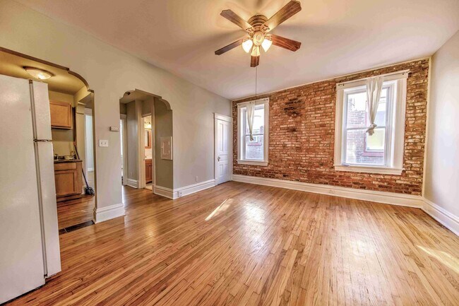 Building Photo - 3537 Giles 2F