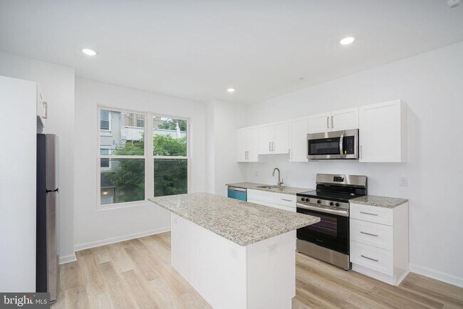 Foto del edificio - 2352 W Thompson St