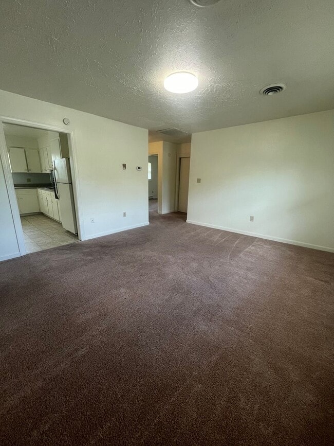Building Photo - 207 Broce Dr