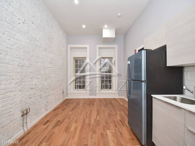 Building Photo - Studio, 1 bath Apartment - 7 N Carey St,1