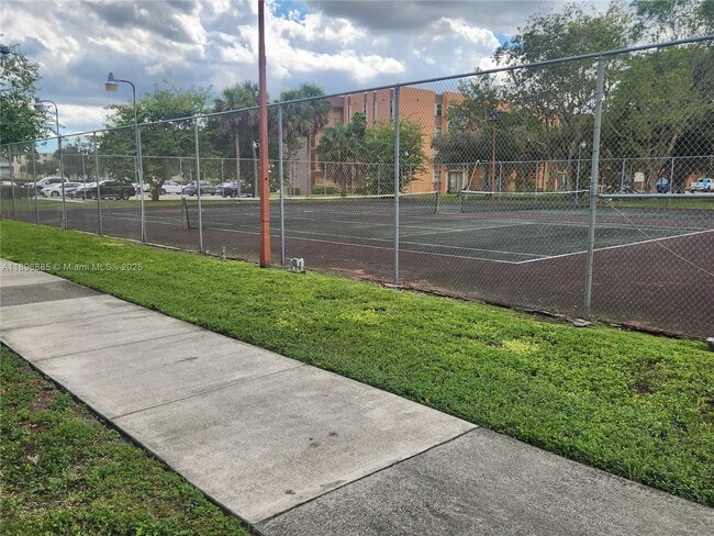 Foto del edificio - 9420 W Flagler St