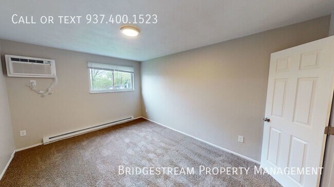 Building Photo - Newly Renovated 2 Bed 1 Bath Apartment In ...