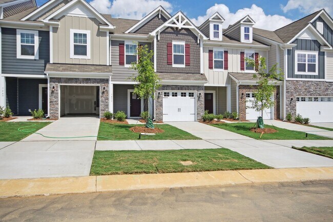 Building Photo - 3 Bedroom townhome in Charlotte